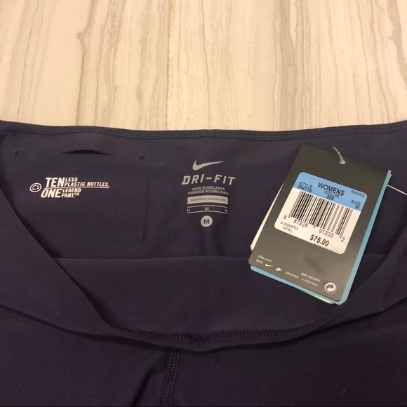 [SOLD] Nike Leggings - Picture 5 of 6